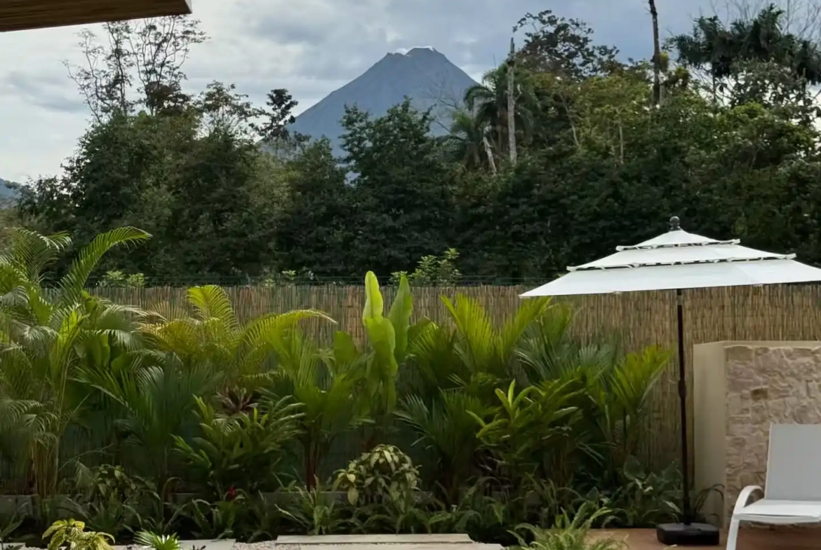 La Fortuna Luxury Villa for Sale by Owner - Volcano View