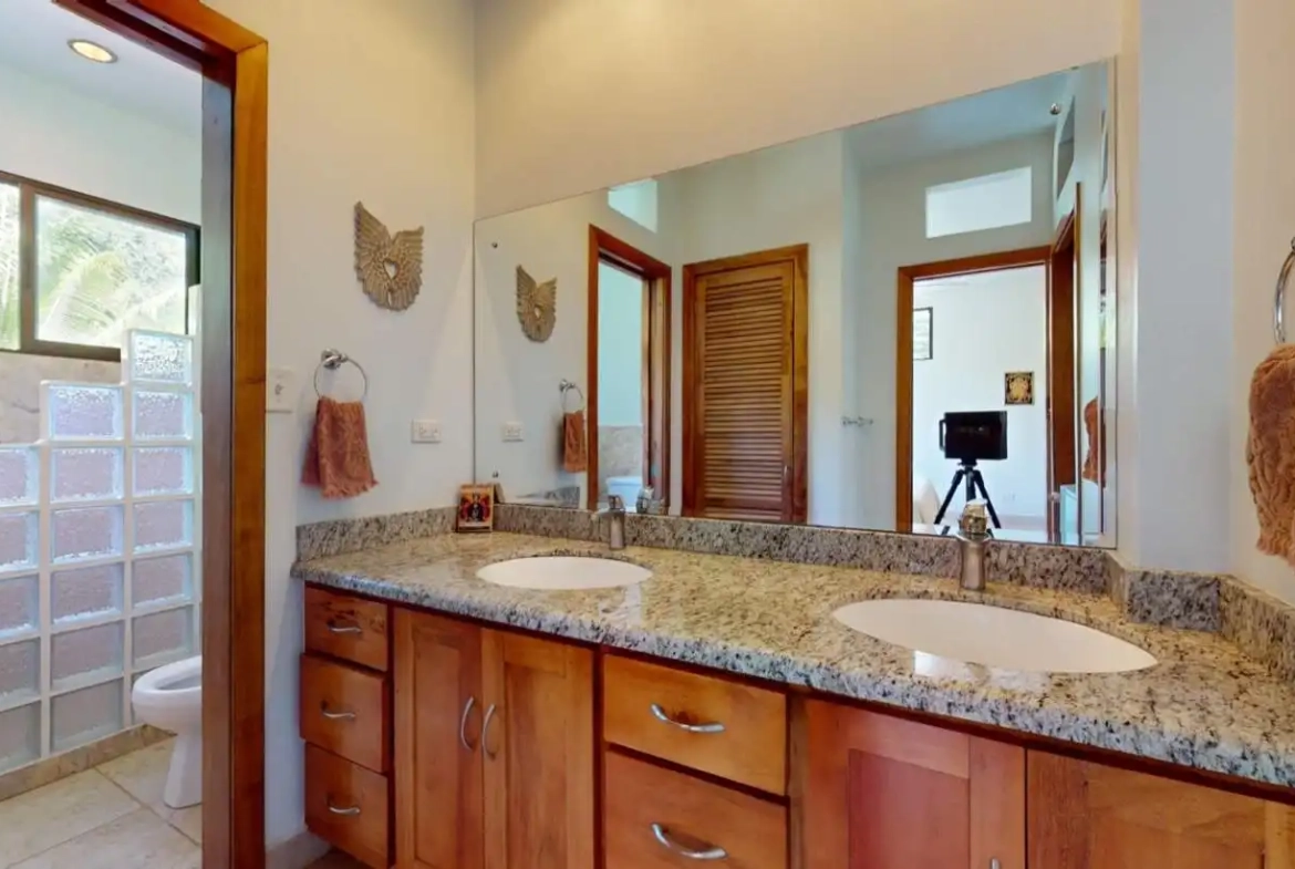 Ojochal ecohome bathroom