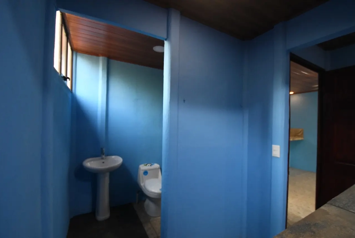 Cozy Home for Sale by Owner in Puriscal Costa Rica - Bathroom